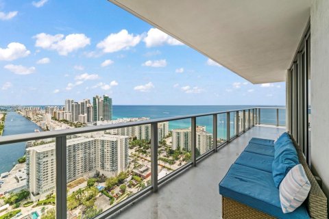 Condominio en alquiler en Hollywood, Florida, 2 dormitorios, 99.87 m2 № 1958877 - foto 24