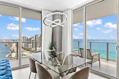 Condominio en alquiler en Hollywood, Florida, 2 dormitorios, 99.87 m2 № 1958877 - foto 15
