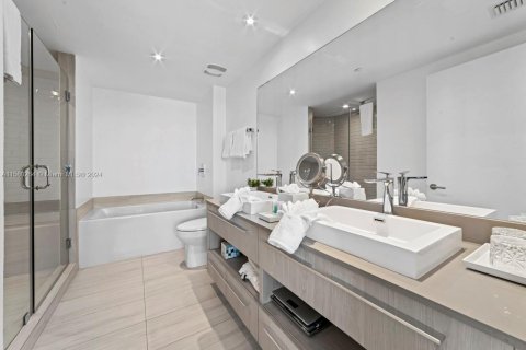 Condominio en alquiler en Hollywood, Florida, 2 dormitorios, 99.87 m2 № 1958877 - foto 23