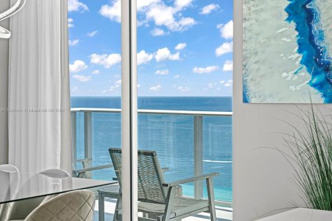 Condominio en alquiler en Hollywood, Florida, 2 dormitorios, 99.87 m2 № 1958877 - foto 12