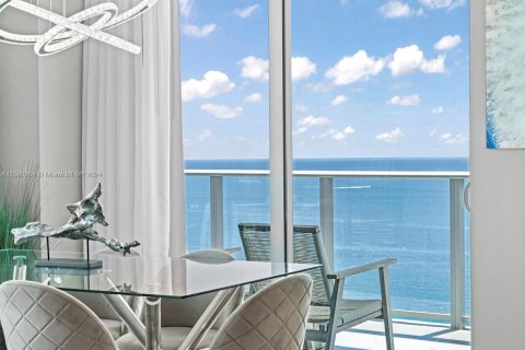 Condominio en alquiler en Hollywood, Florida, 2 dormitorios, 99.87 m2 № 1958877 - foto 11
