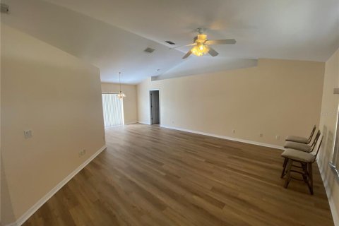 Casa en alquiler en Spring Hill, Florida, 3 dormitorios, 145.48 m2 № 1881431 - foto 3