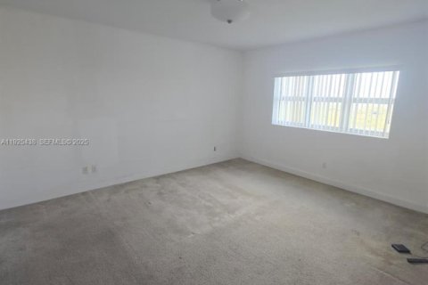 Condominio en alquiler en North Miami, Florida, 3 dormitorios, 175.21 m2 № 1991345 - foto 14
