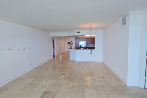 Condominio en alquiler en North Miami, Florida, 3 dormitorios, 175.21 m2 № 1991345 - foto 20