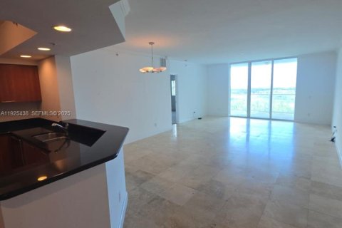 Condominio en alquiler en North Miami, Florida, 3 dormitorios, 175.21 m2 № 1991345 - foto 15