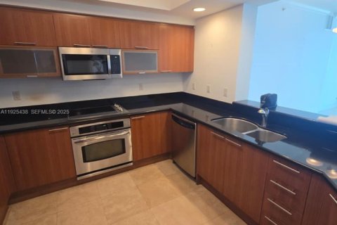 Condominio en alquiler en North Miami, Florida, 3 dormitorios, 175.21 m2 № 1991345 - foto 19