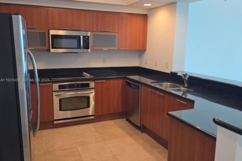 Condominio en alquiler en North Miami, Florida, 3 dormitorios, 175.21 m2 № 1991345 - foto 9