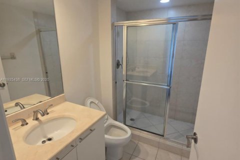 Condominio en alquiler en North Miami, Florida, 3 dormitorios, 175.21 m2 № 1991345 - foto 12