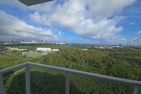 Condominio en alquiler en North Miami, Florida, 3 dormitorios, 175.21 m2 № 1991345 - foto 16