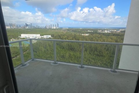 Condominio en alquiler en North Miami, Florida, 3 dormitorios, 175.21 m2 № 1991345 - foto 5