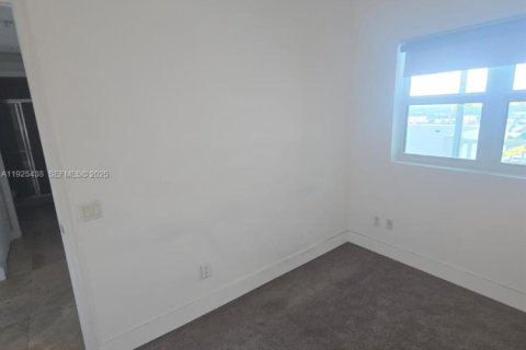 Condominio en alquiler en North Miami, Florida, 3 dormitorios, 175.21 m2 № 1991345 - foto 4