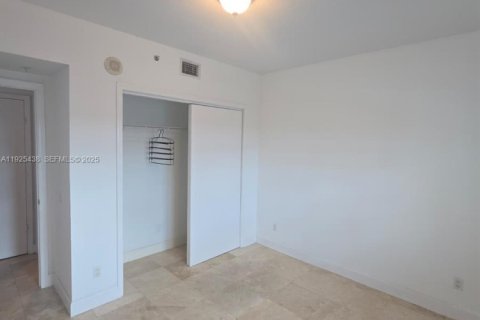 Condominio en alquiler en North Miami, Florida, 3 dormitorios, 175.21 m2 № 1991345 - foto 6