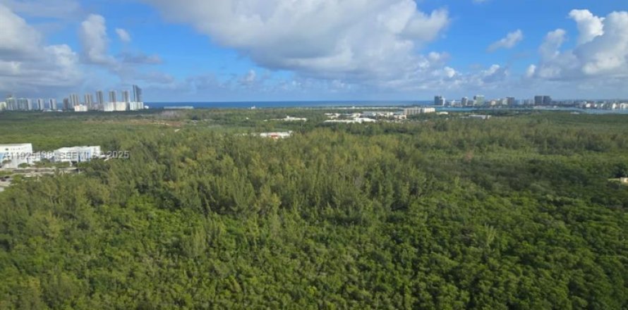 Condominio en North Miami, Florida, 3 dormitorios  № 1991345