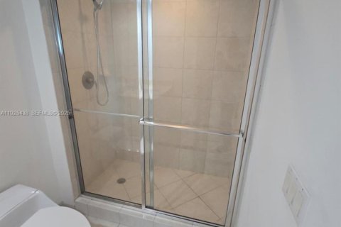 Condominio en alquiler en North Miami, Florida, 3 dormitorios, 175.21 m2 № 1991345 - foto 7