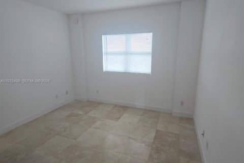 Condominio en alquiler en North Miami, Florida, 3 dormitorios, 175.21 m2 № 1991345 - foto 10