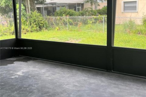 House in Miami Gardens, Florida 3 bedrooms, 167.22 sq.m. № 1811638 - photo 13