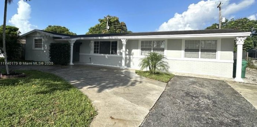 House in Miami Gardens, Florida 3 bedrooms, 167.22 sq.m. № 1811638