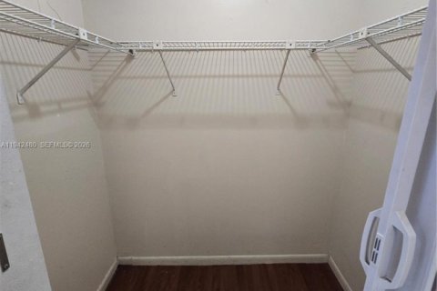 Villa ou maison à vendre à Miami, Floride: 3 chambres, 120.4 m2 № 2007592 - photo 12