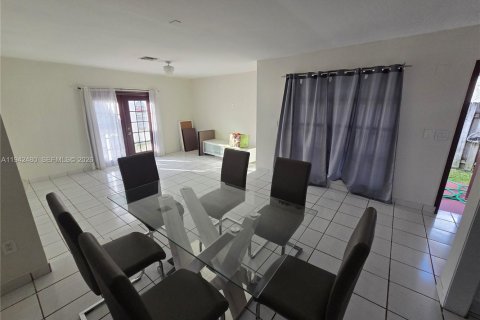 Villa ou maison à vendre à Miami, Floride: 3 chambres, 120.4 m2 № 2007592 - photo 17