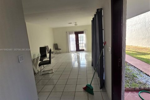 Villa ou maison à vendre à Miami, Floride: 3 chambres, 120.4 m2 № 2007592 - photo 15