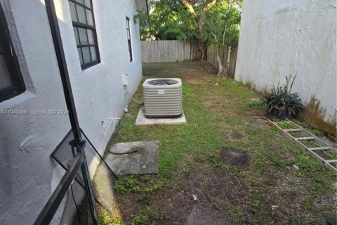 Villa ou maison à vendre à Miami, Floride: 3 chambres, 120.4 m2 № 2007592 - photo 18