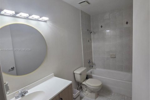 Villa ou maison à vendre à Miami, Floride: 3 chambres, 120.4 m2 № 2007592 - photo 6