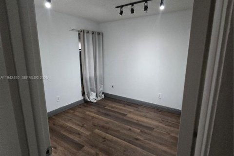 Villa ou maison à vendre à Miami, Floride: 3 chambres, 120.4 m2 № 2007592 - photo 5