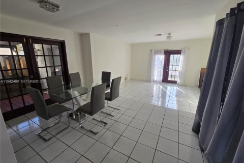 Villa ou maison à vendre à Miami, Floride: 3 chambres, 120.4 m2 № 2007592 - photo 16