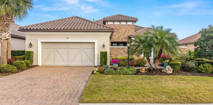 House in Bradenton, Florida 3 bedrooms, 279.17 sq.m. № 1754604