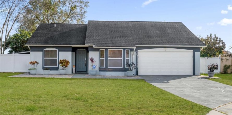 House in Orlando, Florida 3 bedrooms, 108.42 sq.m. № 2136336