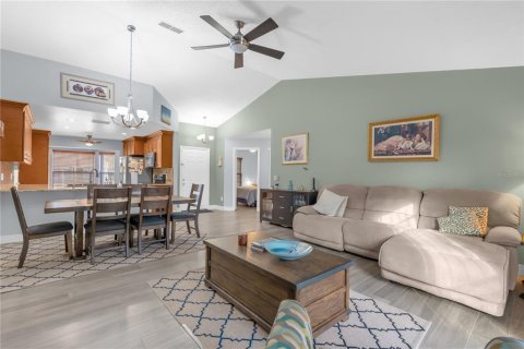 House in Orlando, Florida 3 bedrooms, 108.42 sq.m. № 2136336 - photo 7