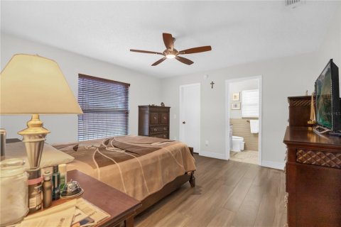 House in Orlando, Florida 3 bedrooms, 108.42 sq.m. № 2136336 - photo 5