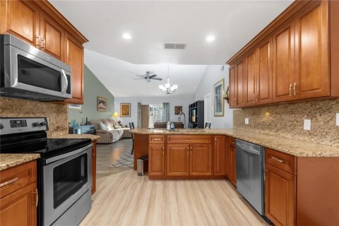 House in Orlando, Florida 3 bedrooms, 108.42 sq.m. № 2136336 - photo 13
