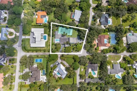 House in Miami, Florida 6 bedrooms, 563.17 sq.m. № 2392579 - photo 29