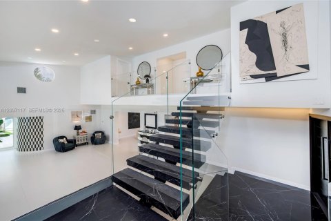 House in Miami, Florida 6 bedrooms, 563.17 sq.m. № 2392579 - photo 18