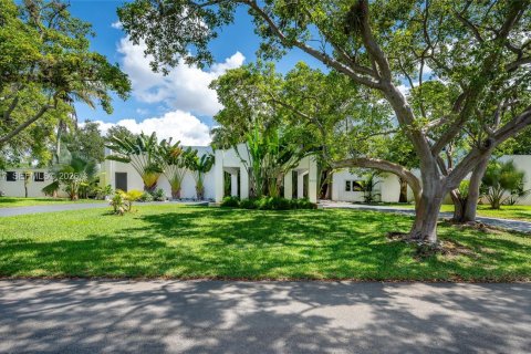 House in Miami, Florida 6 bedrooms, 563.17 sq.m. № 2392579