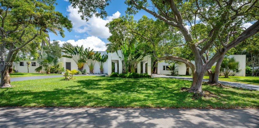 House in Miami, Florida 6 bedrooms, 563.17 sq.m. № 2392579