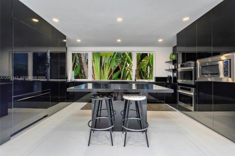 House in Miami, Florida 6 bedrooms, 563.17 sq.m. № 2392579 - photo 21