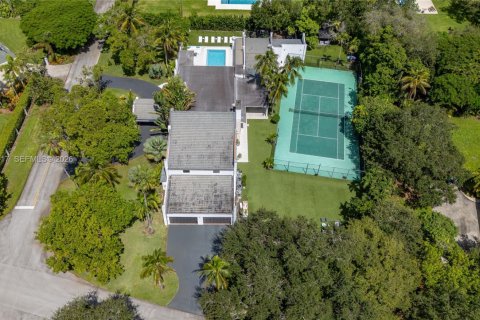 House in Miami, Florida 6 bedrooms, 563.17 sq.m. № 2392579 - photo 25