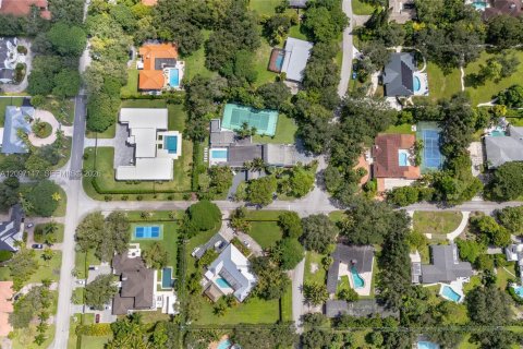 House in Miami, Florida 6 bedrooms, 563.17 sq.m. № 2392579 - photo 28