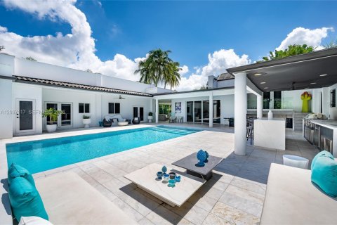 House in Miami, Florida 6 bedrooms, 563.17 sq.m. № 2392579 - photo 7