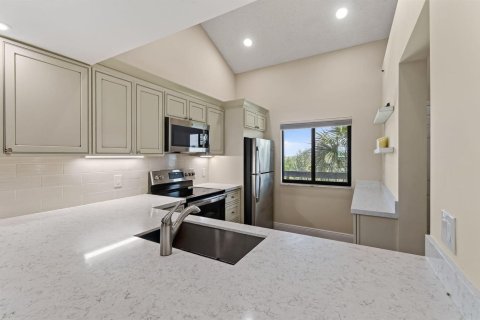Condo in Jupiter, Florida, 2 bedrooms  № 2242127 - photo 14