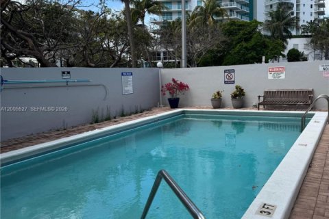 Снять в аренду кондоминиум в Майами-Бич, Флорида 2 спальни, 89м2, № 2069441 - фото 23