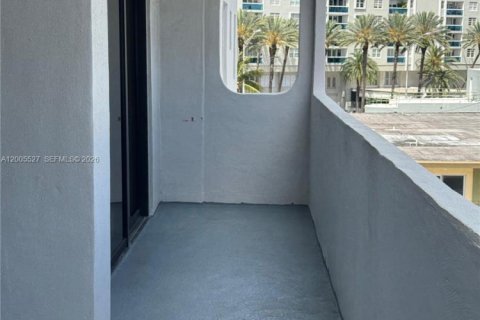Снять в аренду кондоминиум в Майами-Бич, Флорида 2 спальни, 89м2, № 2069441 - фото 20