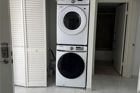 Снять в аренду кондоминиум в Майами-Бич, Флорида 2 спальни, 89м2, № 2069441 - фото 9