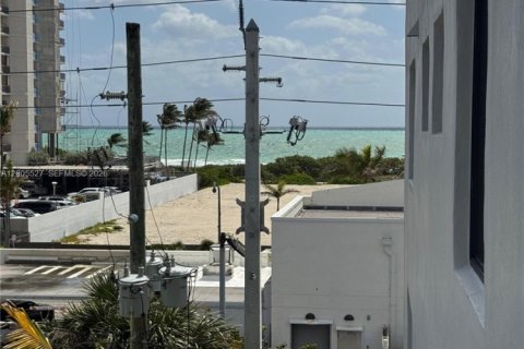 Снять в аренду кондоминиум в Майами-Бич, Флорида 2 спальни, 89м2, № 2069441 - фото 17
