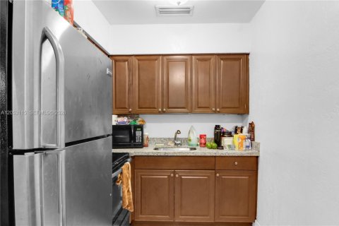 Immobilier commercial à vendre à Lauderhill, Floride: 209.03 m2 № 2185446 - photo 11