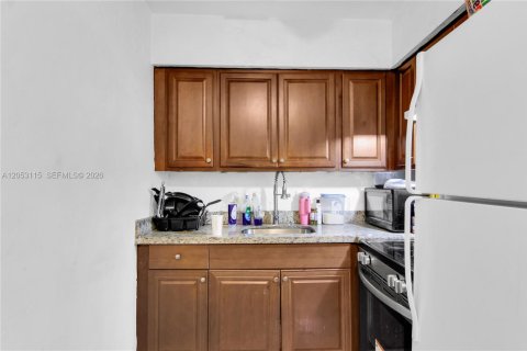 Immobilier commercial à vendre à Lauderhill, Floride: 209.03 m2 № 2185446 - photo 18