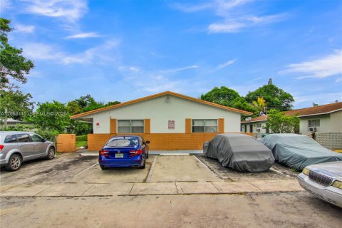 Immobilier commercial à vendre à Lauderhill, Floride: 209.03 m2 № 2185446 - photo 9