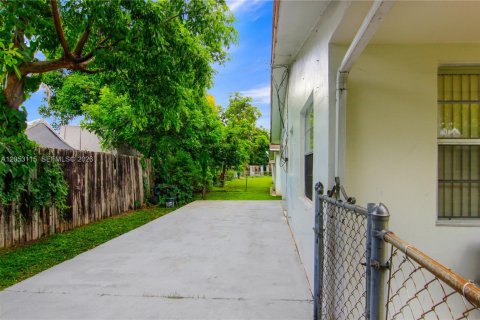 Immobilier commercial à vendre à Lauderhill, Floride: 209.03 m2 № 2185446 - photo 7